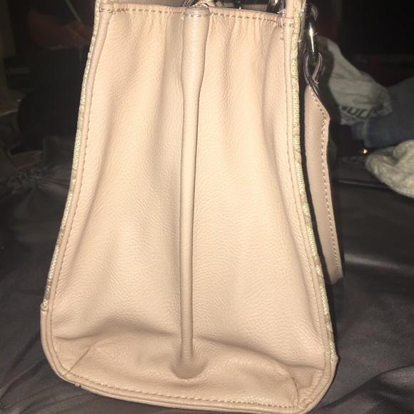 A Nine West purse - Picture 8 of 8